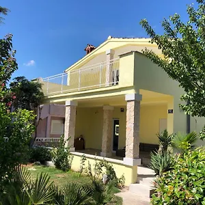 Five Bedroom House Near Sandy Major Ferienhaus