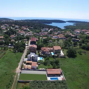 Holiday Petrovic Ferienhaus